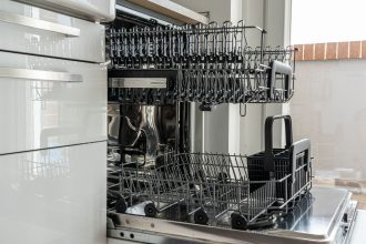intérieur d'un lave vaisselle