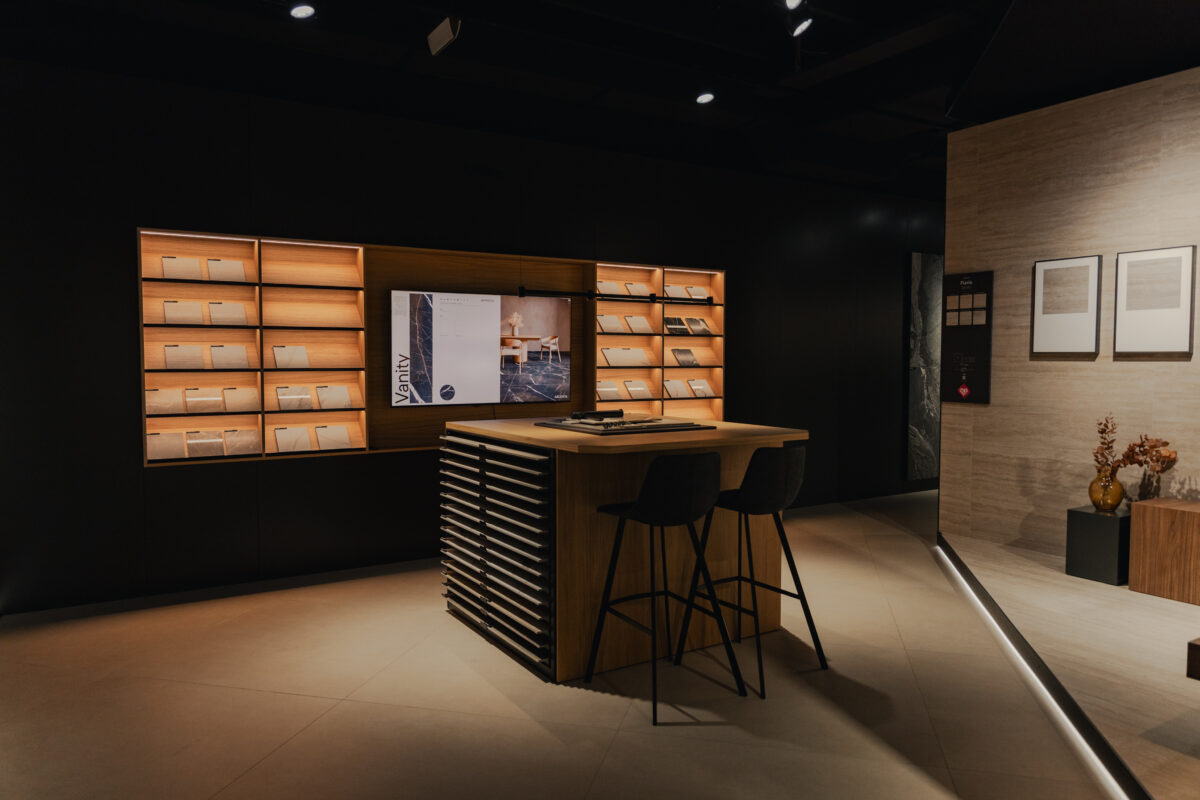 Présentoirs Insca pour showroom carrelage