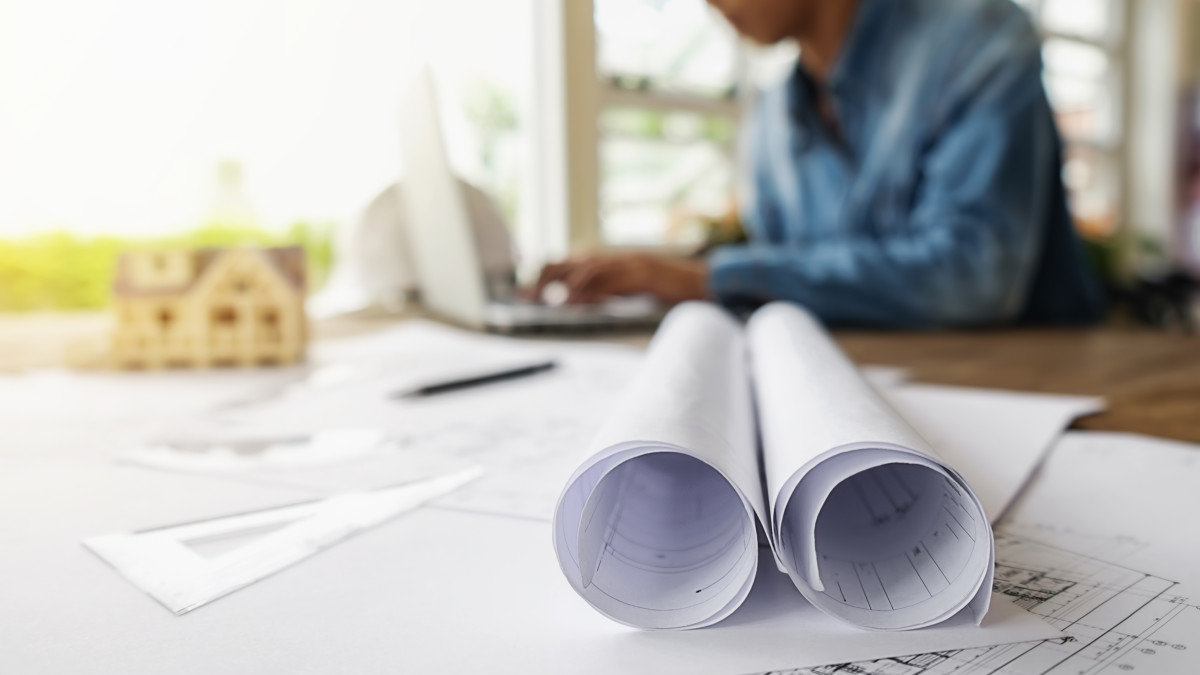 Feuille de papier représentant un plan de structure enroulé