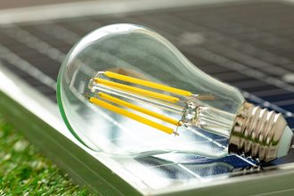 L'impact des batteries solaires sur la réduction de vos factures d'énergie